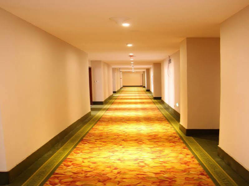 Greentree Inn Shandong Qingdao Development District Sdust Express Hotel מראה חיצוני תמונה